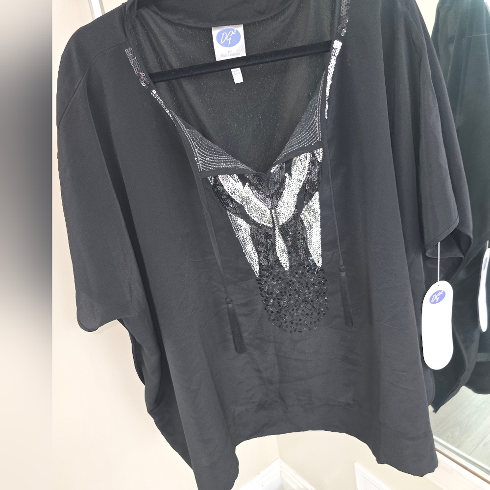 DIANE GILMAN BLACK PONCHO - Picture 1 of 6